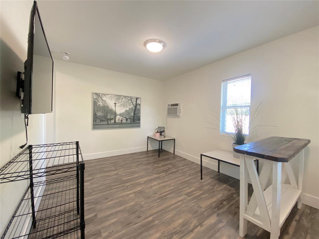 Dallas Land & Loan Cos Add 03 - Residential Lease