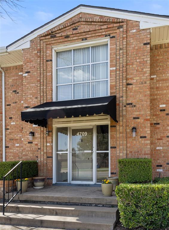 Sandhurst Manor - Residential