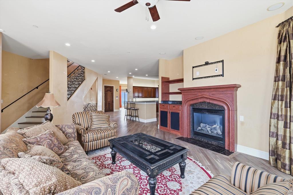 Versailles Condo - Residential
