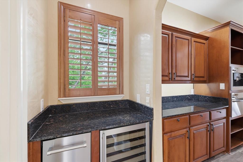 Versailles Condo - Residential