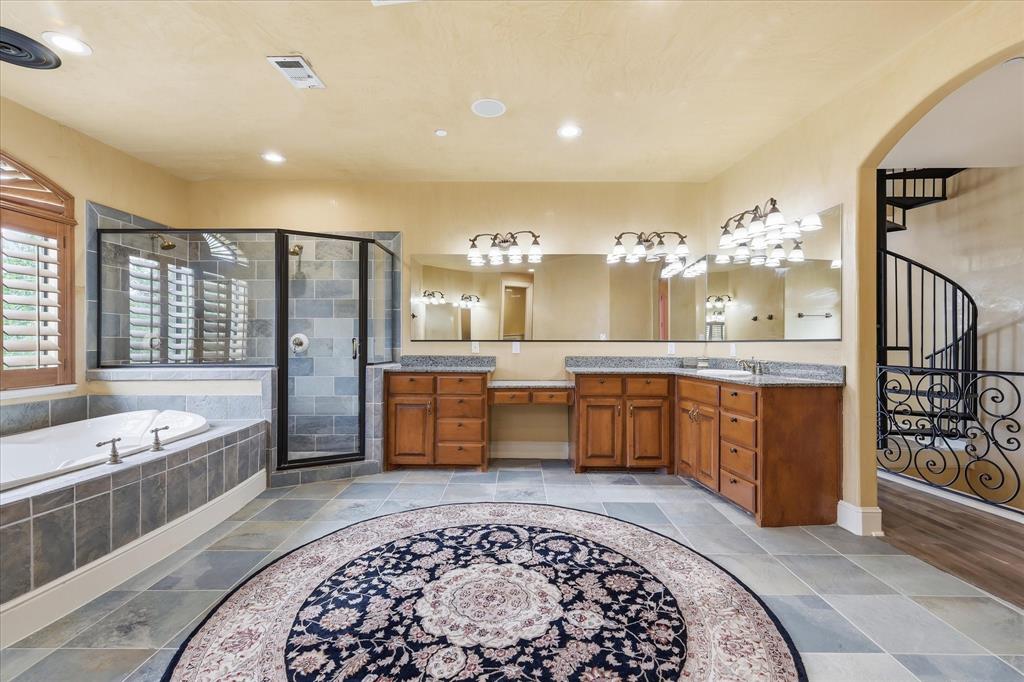 Versailles Condo - Residential