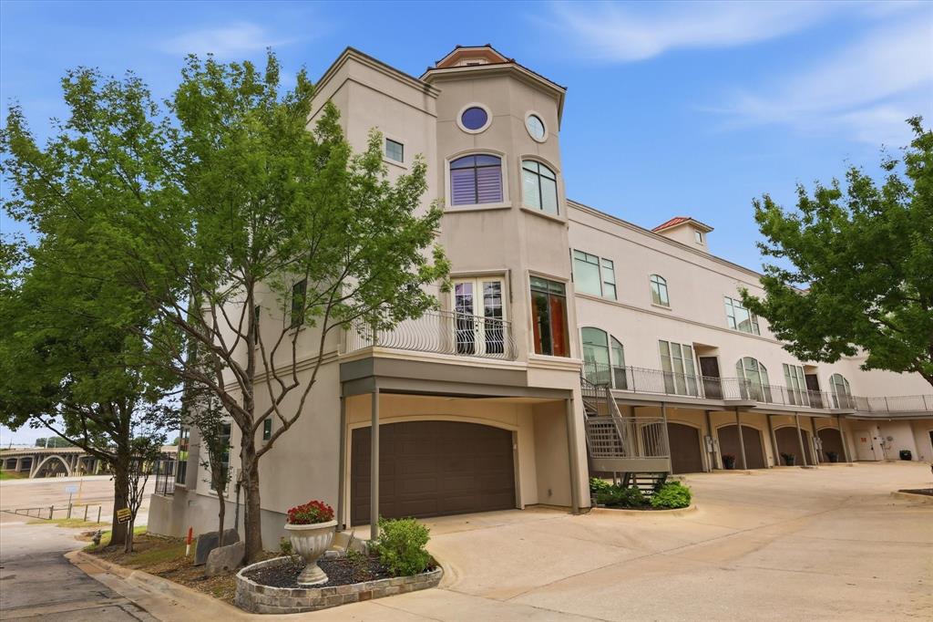 Versailles Condo - Residential