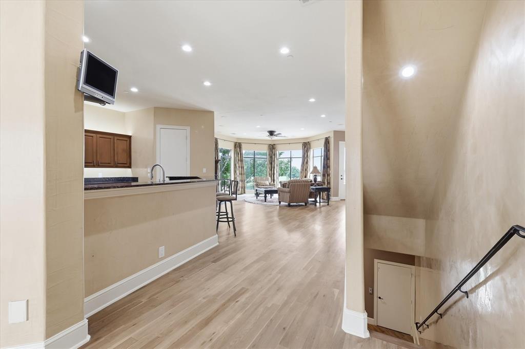 Versailles Condo - Residential