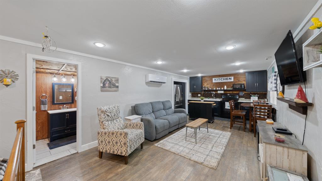 LOG CABIN ESTATES - Residential