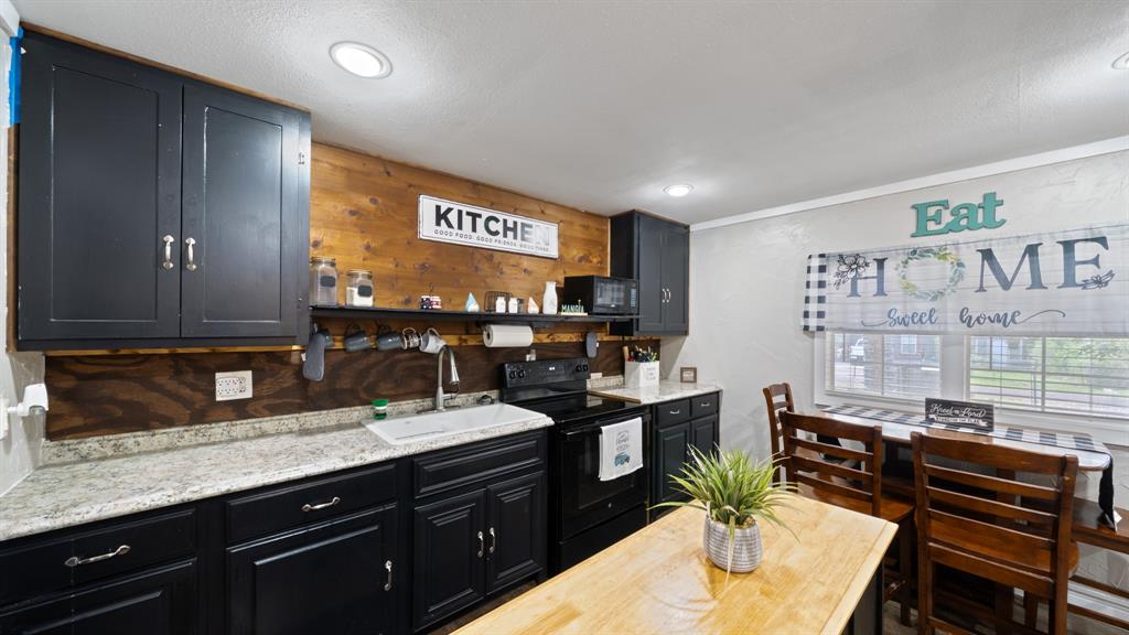 LOG CABIN ESTATES - Residential