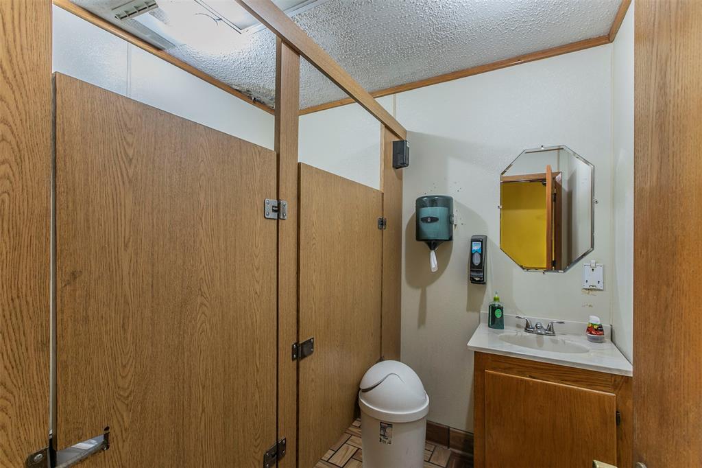 Caldero - Commercial Lease