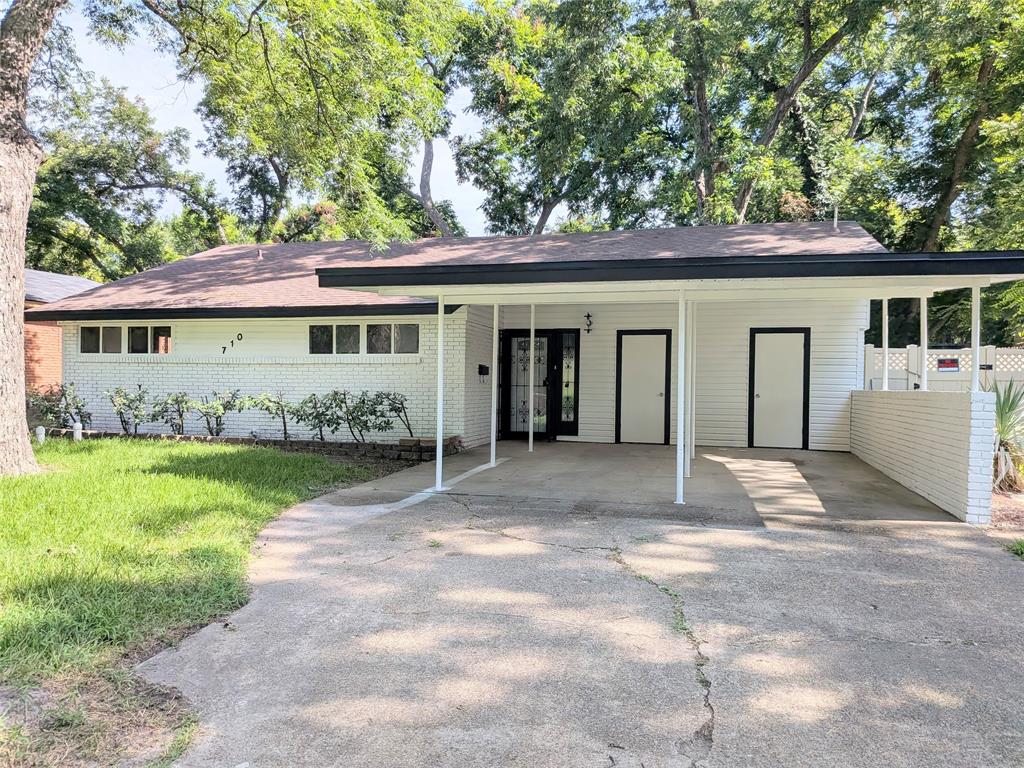 This beautiful home is located in Carlton Place subdivision, property offers 3 bedrooms 1.5 bath, huge attached 484 sqft. carport, large backyard that offers a beautiful fence for your privacy with a cover patio that is great for entertaining.