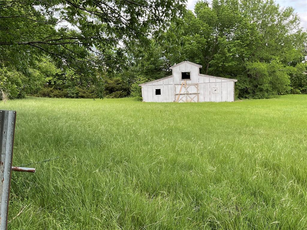 Beautiful hidden oasis two minutes from hwy 75 yet completely private and peaceful. This maybe a one of a kind property in Anna Tx, outside city limits (property tax savings) in unincorporated Collin County. No known zoning. There is a HOA in this subdivision that has a very limited scope of responsibility. Come look at this unique setup and imagine your dream taking place right in the middle of booming north Collin County. There is a livable mobile home, garage, shop, stable and improvements to enjoy while you’re working on your future plans. The value is in the 4.84 beautiful acres.

Everything contained herein is thought to be true and accurate. However it is up to buyers and buyers agent to confirm and verify everything pertaining to this property to your own satisfaction.