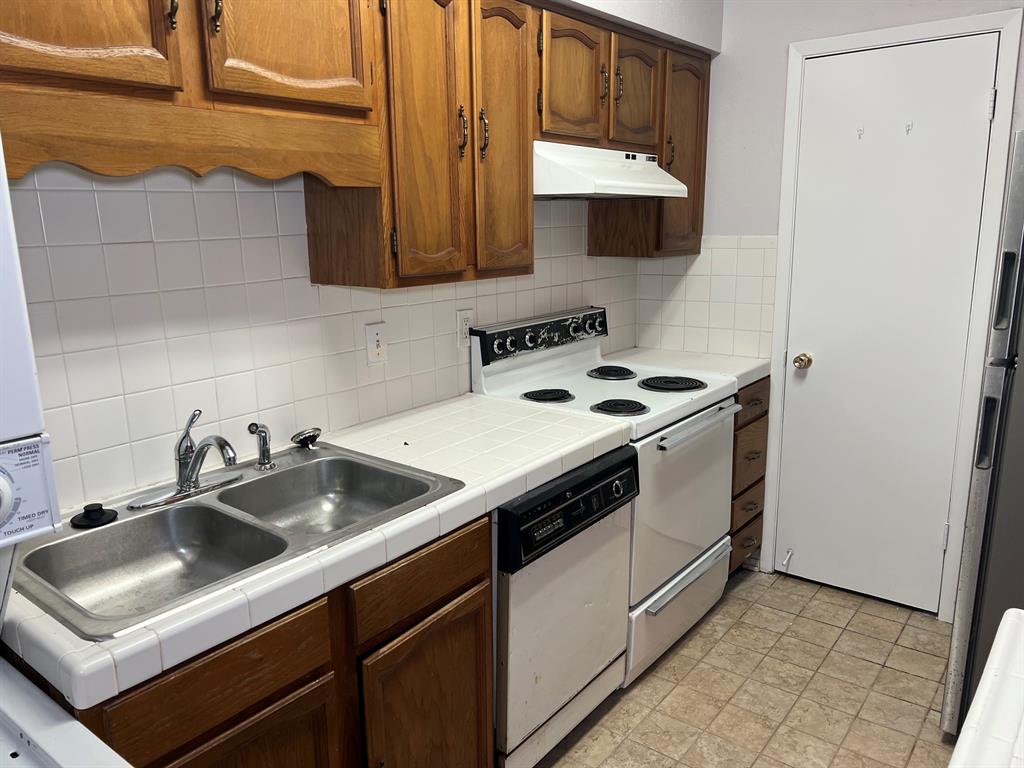 La Fontaine Condo - Residential