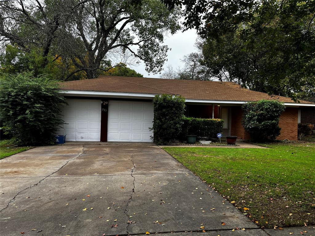 Fantastic home in popular neighborhood. Great backyard with deck and storage building. Lots of room for the kids or entertaining. APPLY ONLINE