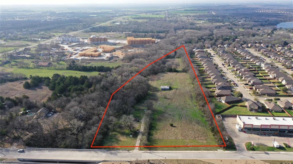 Prime Commercial property in Anna, Tx!  Surrounded by commercial businesses, single family housing, and multifamily.  
It is currently zoned SF-E(AG).  It does have an AG exemption in place allowing for low taxes.  Would make a great investment or it is ready for immediate development.