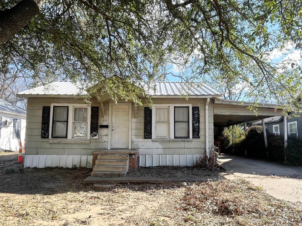 Opportunity awaits with this 2-bedroom, 2-full-bath home located just minutes from downtown! This property features a spacious 20x20 metal covered parking area and a functional floor plan ready for your personal touch. With some TLC, this home could be transformed into a great primary residence, rental, or investment property. Enjoy the convenience of nearby shopping, dining, and entertainment. Bring your vision and make this one your own!