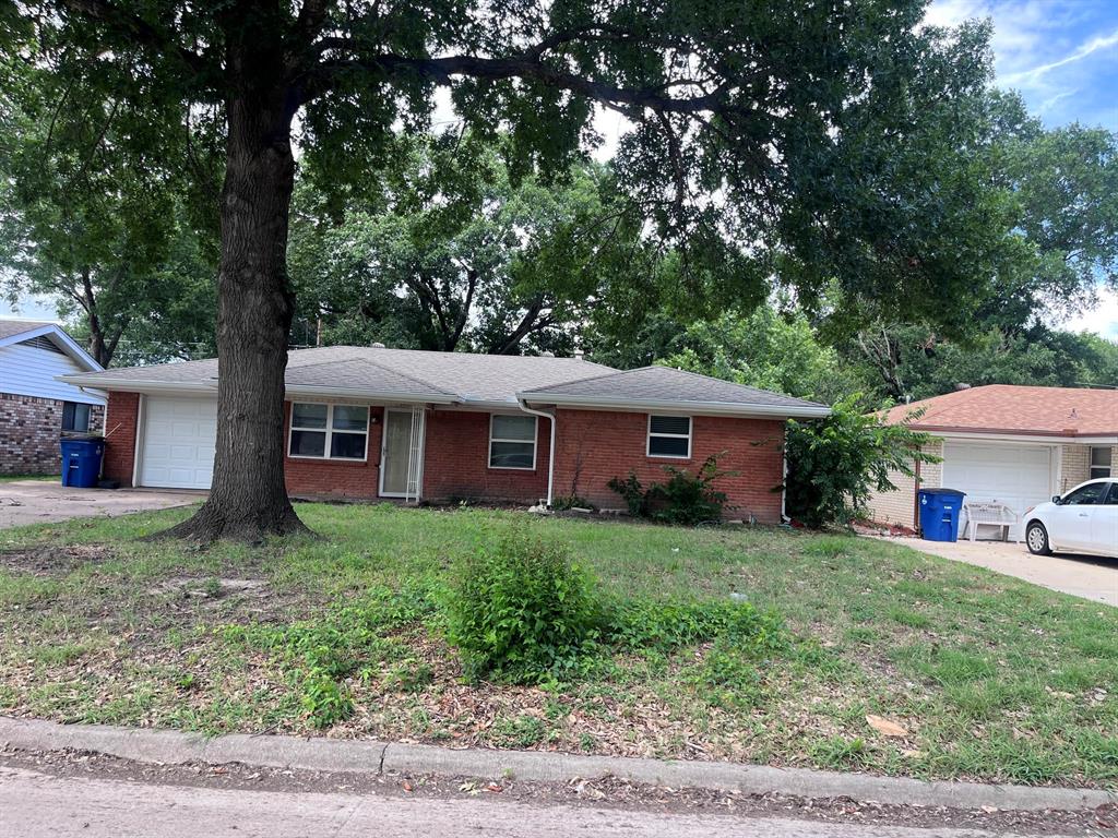 Charming 2 bedroom 2 bath home close to elementary and high school.  This cozy home is great for entertaining with a covered back porch and lots of shade trees.  This home has recently been remodeled, new granite counter tops in kitchen, and both bathrooms have been updated with a tile. Master bath has a new tile shower. Gutters have been installed and siding on the eves of the home. The AC unit is fairly new.  New Nest thermostat keeps the house cool all summer! This home won't last long, make an appointment to see it today.