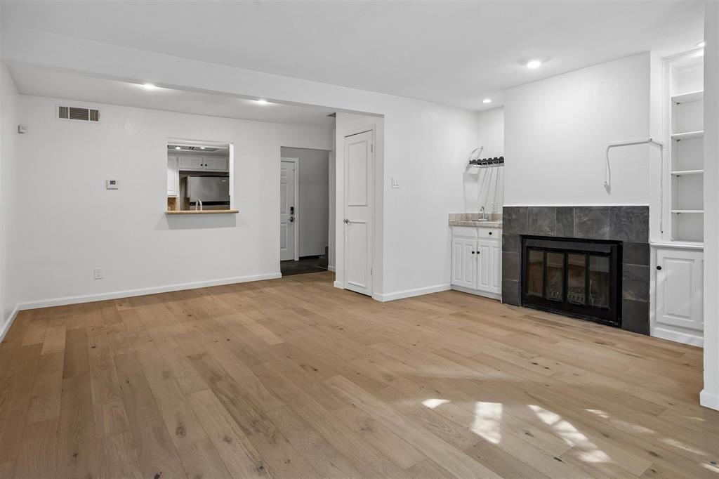 Holland House Condo - Residential