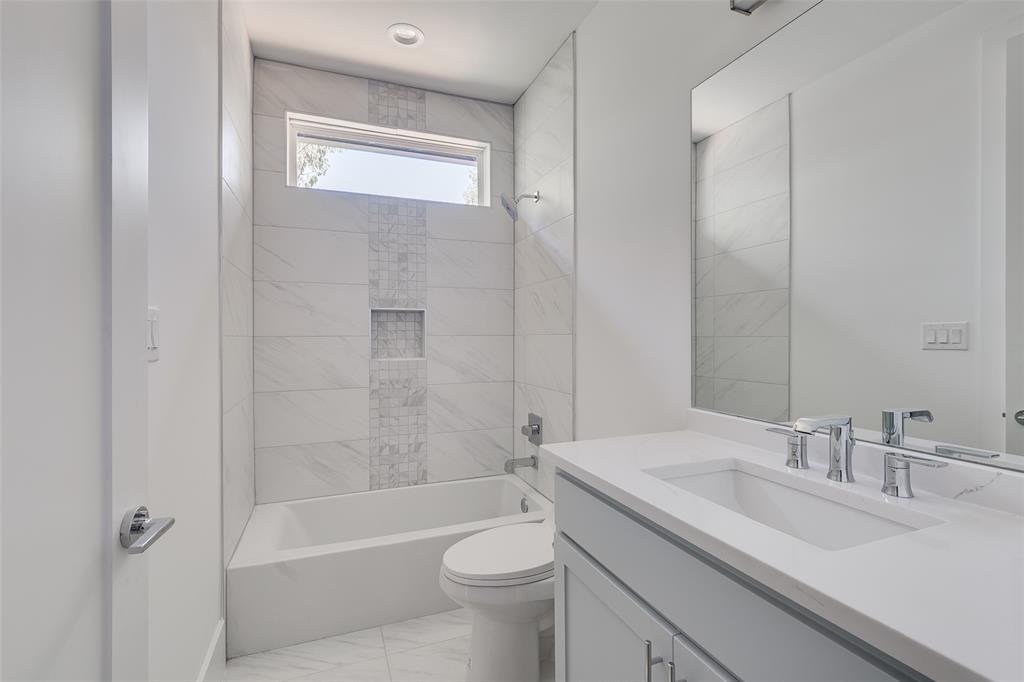 Lakewood Heights Add - Residential Lease