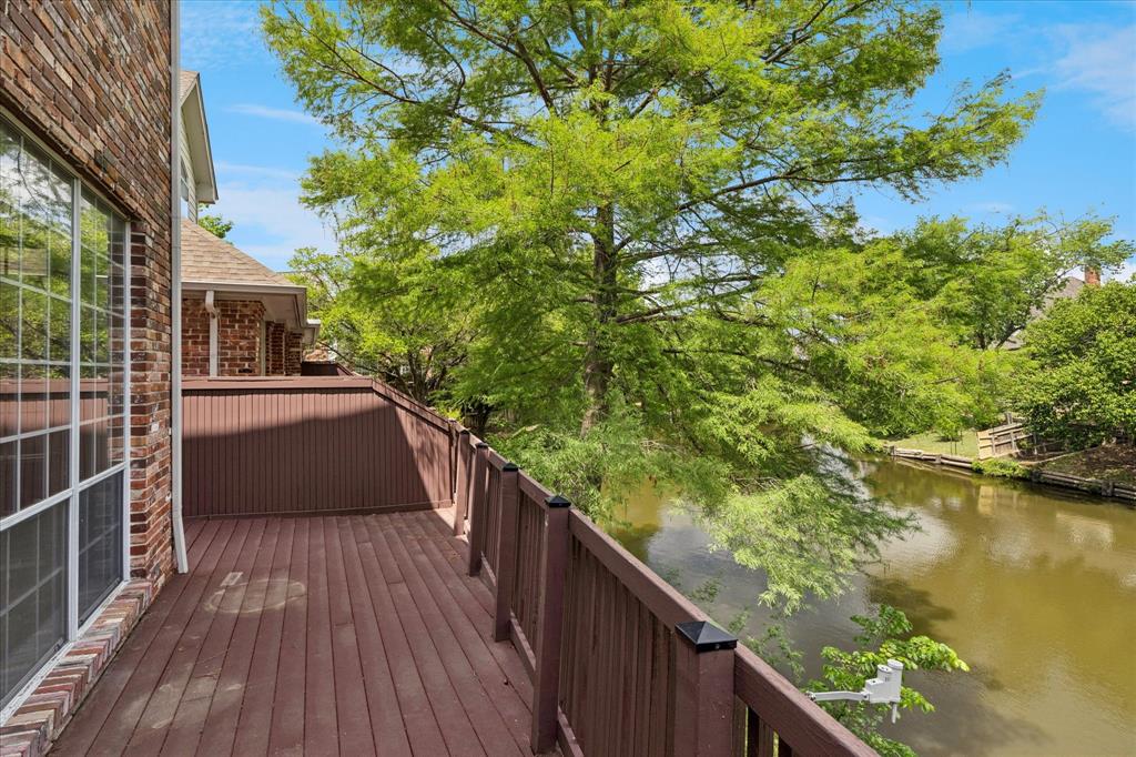Nicely maintained Lochngreen Village gated townhome backing to the canal. This 3 bedroom, 2 full bath and 1 half bath townhome features walls of windows with abundant natural light, an open kitchen, large bedrooms and more. Walk into lots of windows from the dining room, kitchen and through to a large living area with built-in cabinets and a view of the private deck and canal. The large primary bedroom suite upstairs also has a wonderful view of the canal, a walk-in closet and large primary bedroom. The two secondary bedrooms share a Jack and Jill bathroom. The front patio has a gate leading to a private deck overlooking the canal. The gated community also features walking trails and green spaces. Located only 10-15 mins from Cowboys Stadium, Globe Life Field, Six Flags and Texas Live for sports, concerts and the Arlington entertainment area.