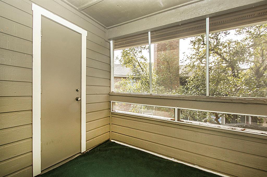 Chasewood Oaks Condo - Residential