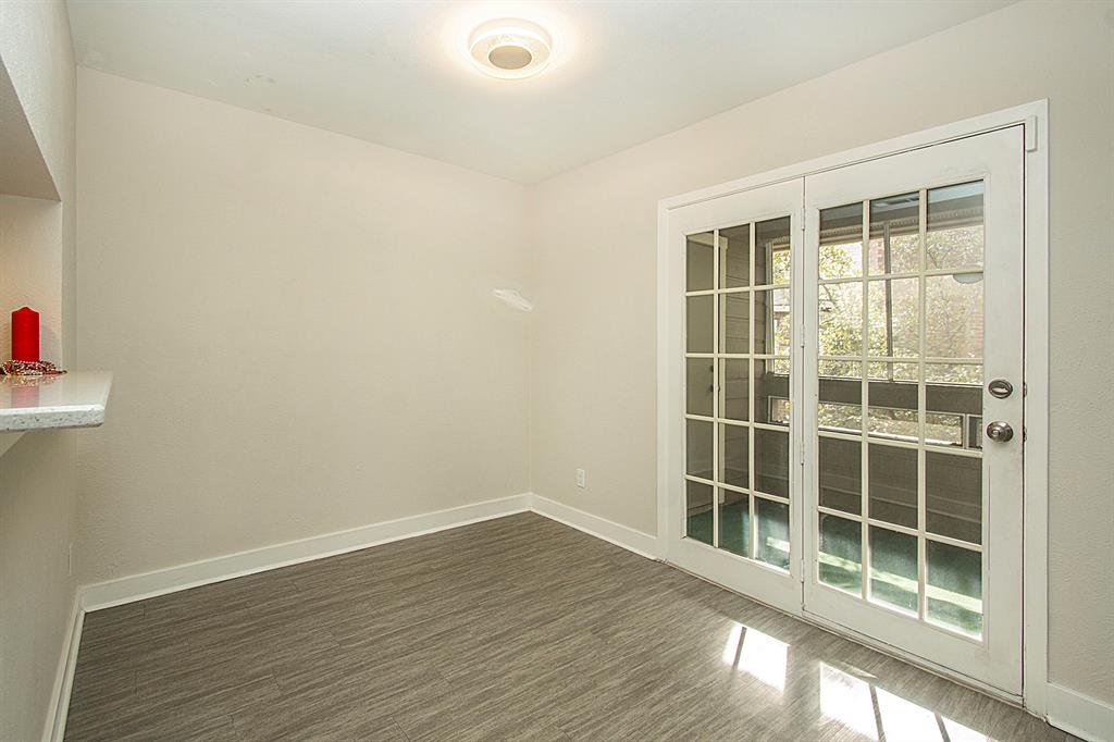 Chasewood Oaks Condo - Residential