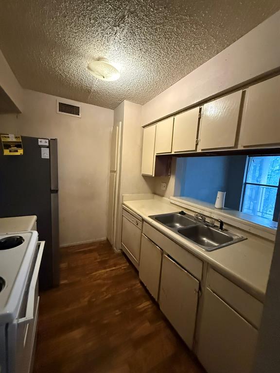 Tealwood On The Creek Condo - Residential