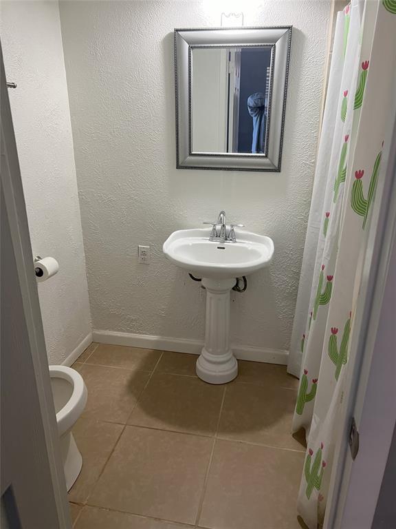 CASA LINDA 5TH ADDN UNIT 2 - Residential Lease