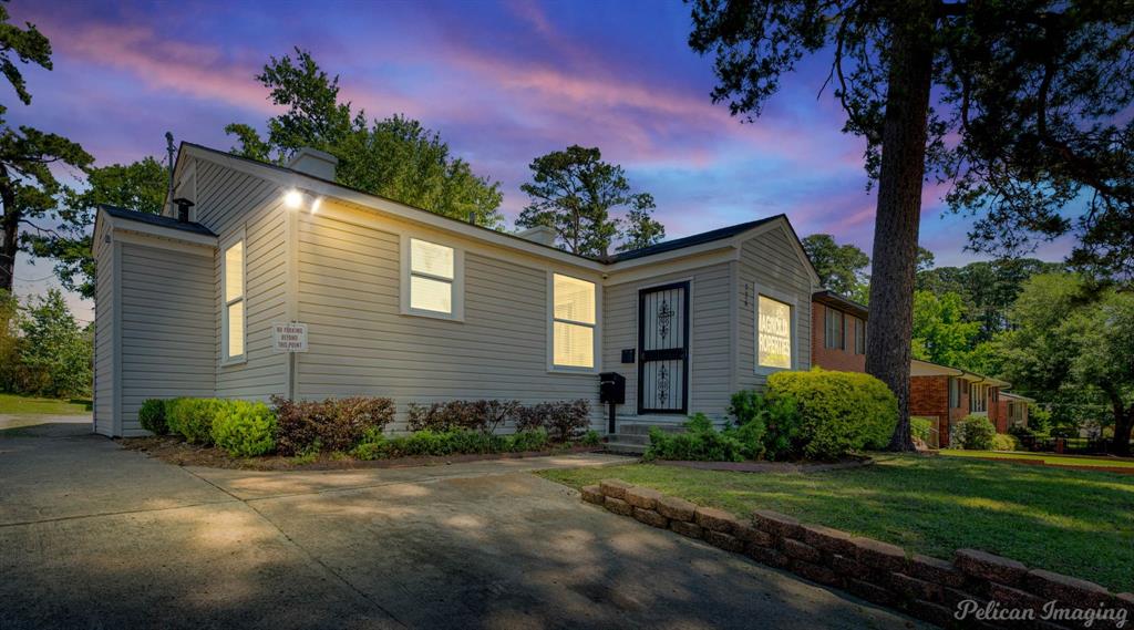 *** Seller Incentives Available!***MOTIVATED SELLER willing to buy down points and contribute toward closing costs. Seller will consider leasing out as an option too. It’s an excellent opportunity for buyers seeking flexible and creative financing options. Here’s your chance to own your own office and warehouse building in a prime location just north of the Line Avenue & Pierremont Road intersection, directly across from Brookshire’s and the Uptown Shopping Center. This highly visible property offers 1,217 square feet of office space, featuring four private offices, a reception area, kitchen, and restroom. In addition, the property includes a 1,080 square foot warehouse equipped with two garage doors, providing versatile space for storage, operations, or business expansion. Call the listing agent for additional details on purchase or lease options.