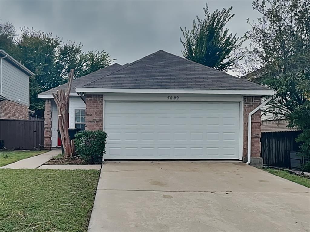 Wonderful 3 bedroom home with laminate floors in living & dining. Kitchen is bright and opens to the living room. Master bedroom offers access to the backyard & has a ceiling fan. Double vanity in master bathroom with separate tub & shower. 

Resident Benefit Package: $42.00-month. Includes HVAC air filter delivery, Tenant Liability Insurance, Credit Reporting, Tenant Rewards Program, and much more! 

This property is eligible for deposit alternative coverage in lieu of a security deposit. For information and enrollment, please contact our leasing team and enjoy a deposit-free renting experience.