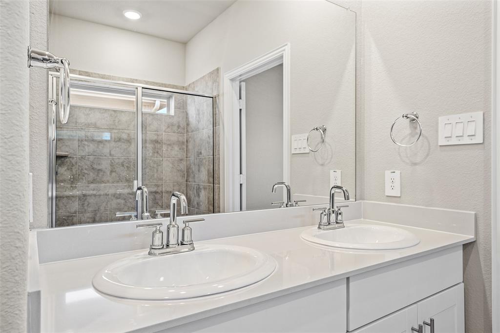Bryant Farms Ph 1 - Residential Lease
