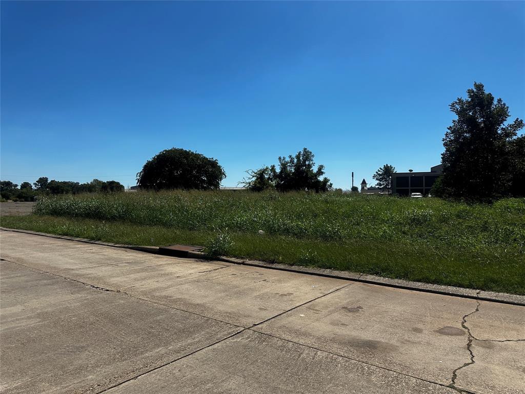 Brandon Square - Land