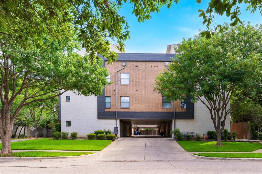 Thirty9thirty Condos - Residential