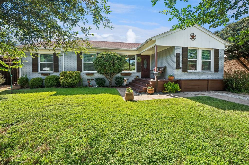 Beautifully updated 4-bedroom, 2-bath home in the established Casa View neighborhood of East Dallas! This move-in-ready home offers a functional floor plan with spacious living areas, updated finishes, and plenty of natural light. The well-appointed kitchen flows seamlessly into the main living space, making it ideal for everyday living and entertaining. Four generously sized bedrooms provide flexibility for family, guests, or a home office. Step outside to a large backyard with plenty of room to relax, play, or entertain. Conveniently located near White Rock Lake, Casa Linda Plaza, shopping, dining, parks, and major highways for an easy commute. Don’t miss this East Dallas gem!