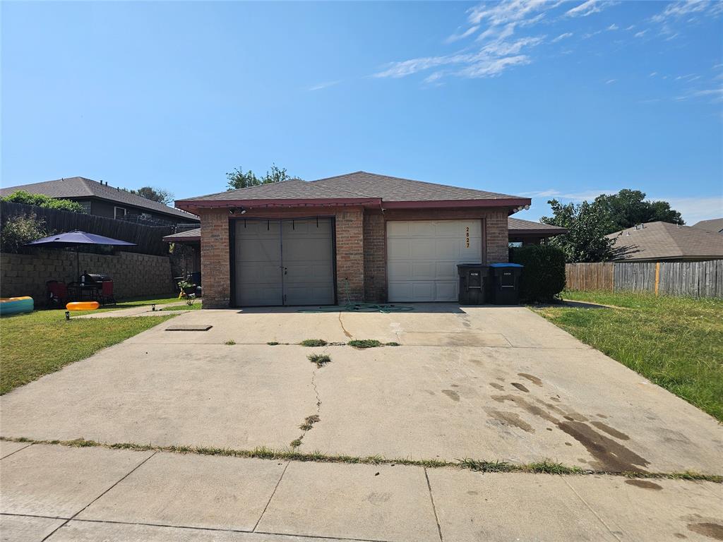 Excellent investment opportunity. Duplex is located to very close proximity to shopping (like Walmart Supercenter, Albertsons, Autozone, Discount tire, etc.), beauty salons, banking and restaurants.  Easy access to I-20 and I-35W. All that attracts tenants.