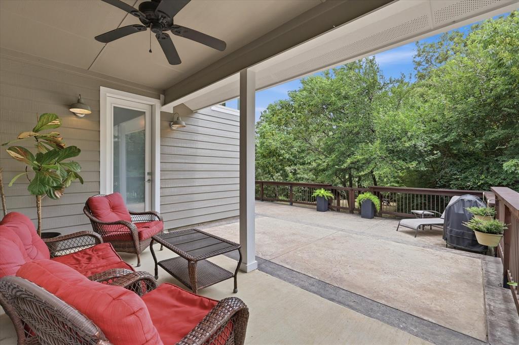 Emerald Sound At Lake Lewisvil - Residential