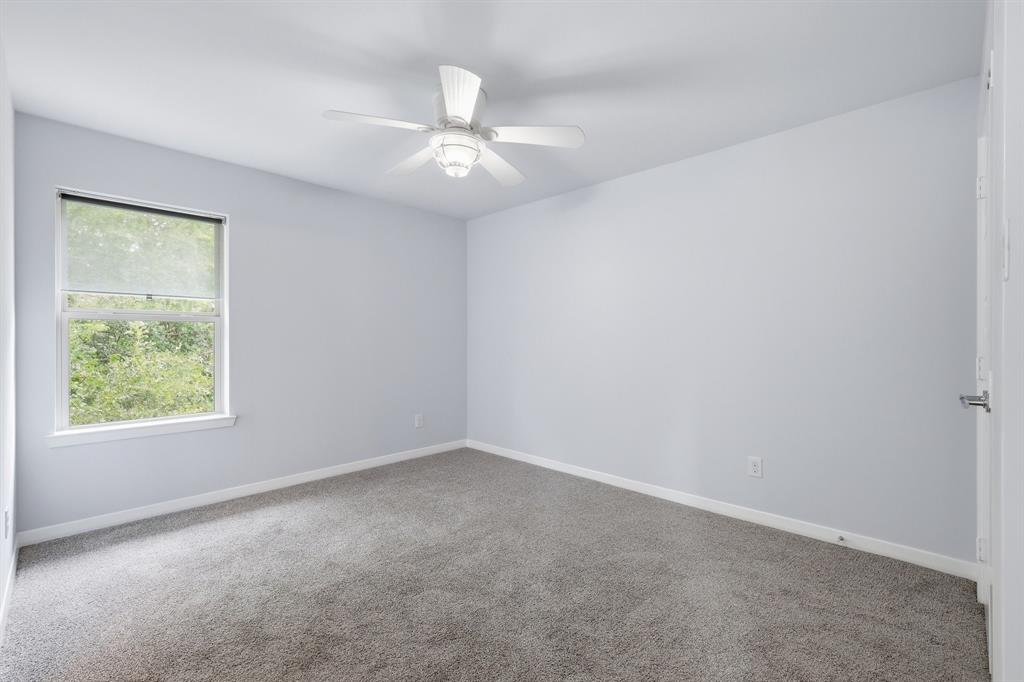 Emerald Sound At Lake Lewisvil - Residential