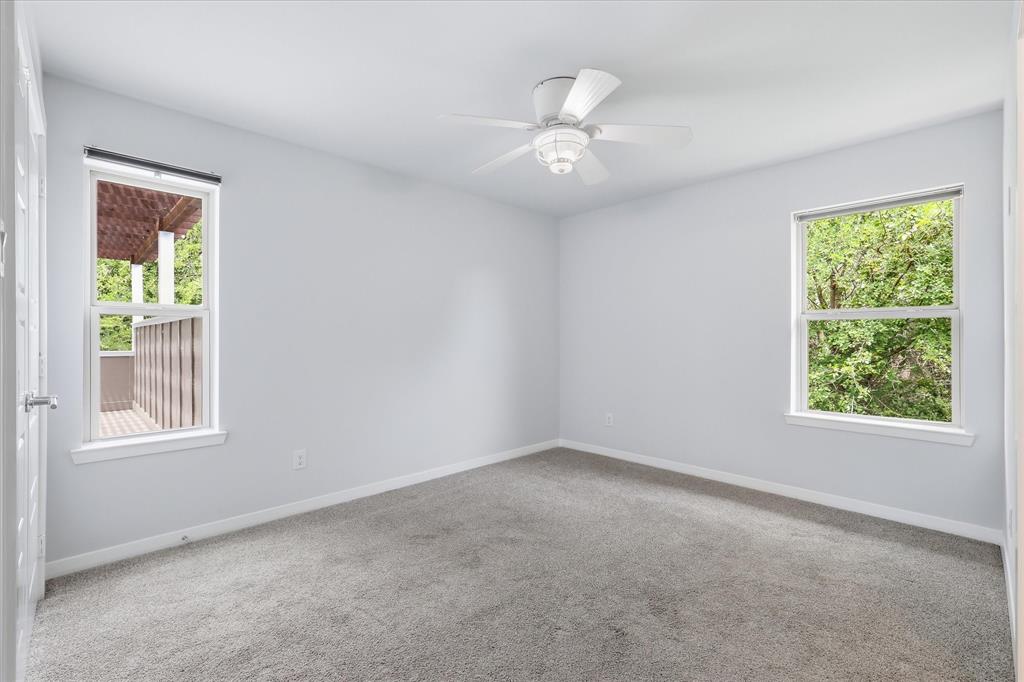 Emerald Sound At Lake Lewisvil - Residential