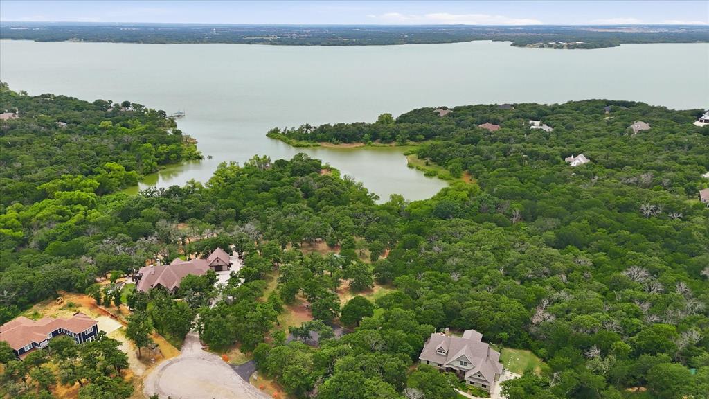 Emerald Sound At Lake Lewisvil - Residential