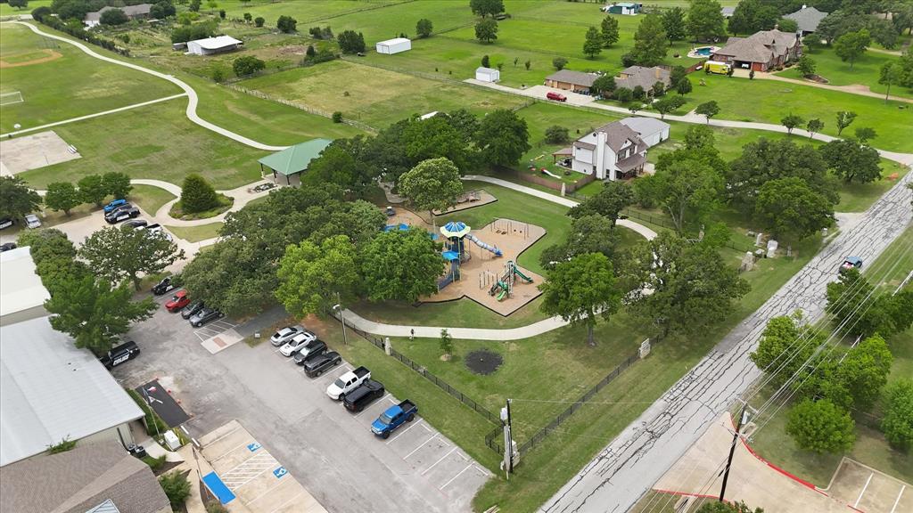 Emerald Sound At Lake Lewisvil - Residential