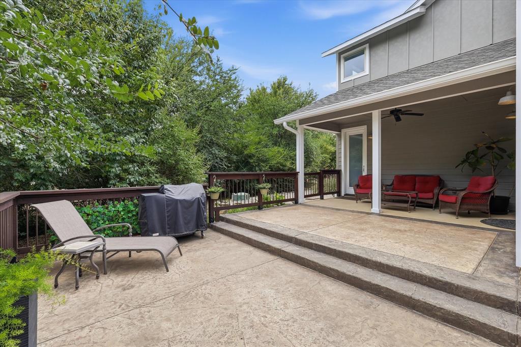Emerald Sound At Lake Lewisvil - Residential