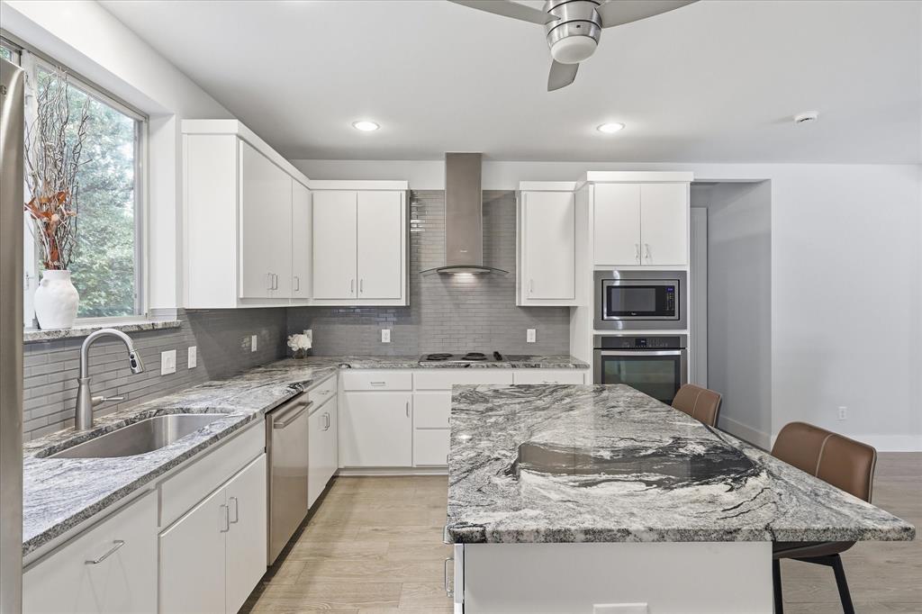 Emerald Sound At Lake Lewisvil - Residential