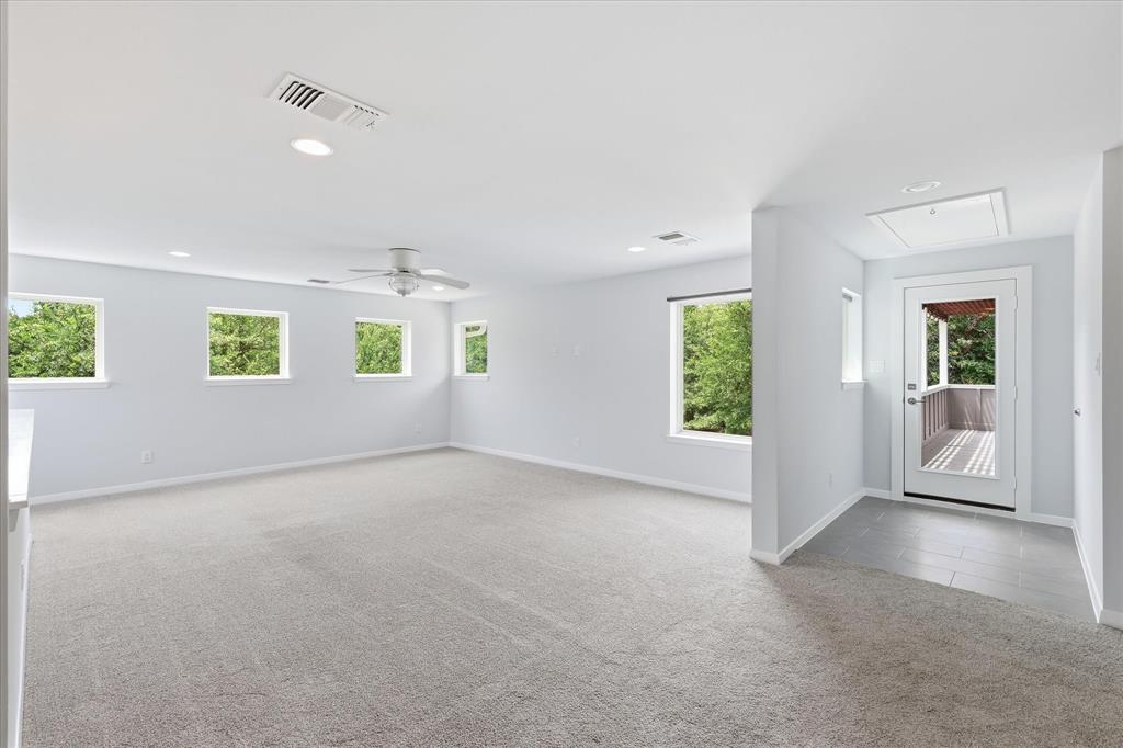 Emerald Sound At Lake Lewisvil - Residential