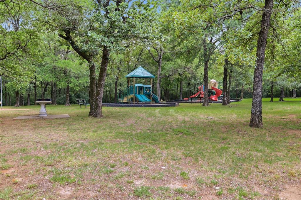Emerald Sound At Lake Lewisvil - Residential