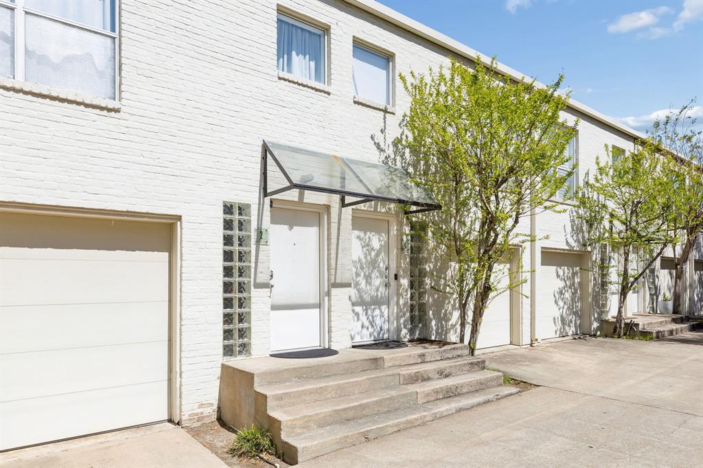 Location doesn't get much better than this. Tucked between the Knox District and Uptown, this 1,275-square-foot transitional modern condo puts the best of Dallas within easy reach while still offering the calm of a tree-lined residential street. The Katy Trail is just two blocks away, making morning runs and evening walks a genuine part of daily life rather than a weekend event.
Inside, the fully remodeled kitchen is the heart of the home and shows like a design feature in its own right. Quartz countertops, all-new cabinetry, and a dedicated built-in beverage and coffee bar give the space a clean, intentional feel that is rare at this price point. The open layout flows naturally from the kitchen into the living area, making the home feel larger than its footprint and ideal for entertaining or simply unwinding after a long day.
What truly sets this unit apart is the upstairs layout, which goes well beyond the typical one-bedroom offering. A renovated primary bath, a massive laundry room, and a generous walk-in closet anchor the private quarters, while a dedicated flex space adds genuine versatility, whether that becomes a home office, media room, or reading nook is entirely up to you. The updated half bath downstairs adds convenience that makes the floorplan function like something much larger.
Move-in ready and thoughtfully updated throughout, this is a lock-and-leave lifestyle with serious substance. Come see what it feels like to be this close to everything Dallas has to offer.
