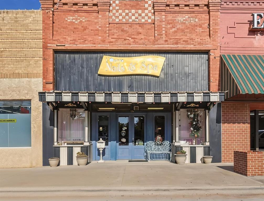 Commercial property located in the heart of downtown Stamford, Texas, offering excellent visibility and frontage along the city's main business corridor. Situated within Stamford's historic district, the building provides convenient access for customers and visitors and is well-suited for a variety of retail, office, service, or investment opportunities. Its central location places it near other established businesses, community events, and local amenities, making it an attractive option for entrepreneurs and investors seeking a presence in a growing small-town market.