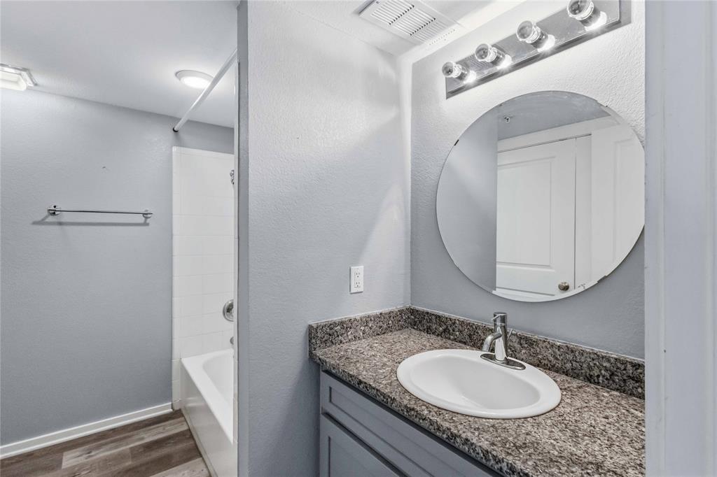 5111 Manett Condos - Residential