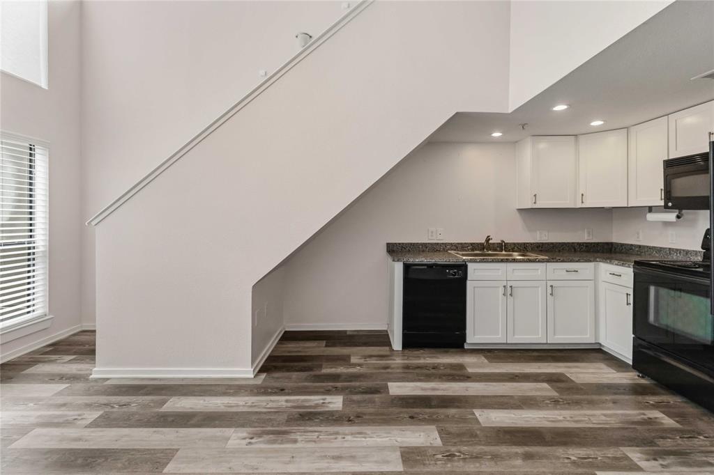 5111 Manett Condos - Residential