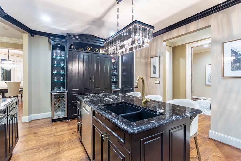 Ritz-Carlton Tower & Regency Row Residence Condo - Residential