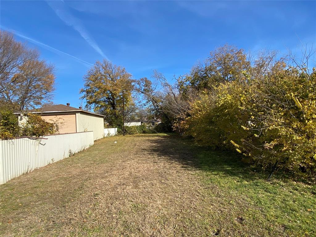 Discover the ideal opportunity to create your concept of a dream home, conveniently located near Historic Downtown McKinney, which features more than 120 distinct stores and over two dozen restaurants. With easy access to both Highway 380 and Highway 75, it's the ideal place to call home.