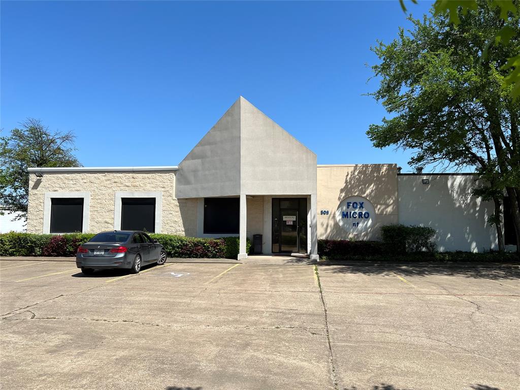 Great Building located in an excellent core location. Property is vacant ready to move. 100% Sprinkled with heavy power available.