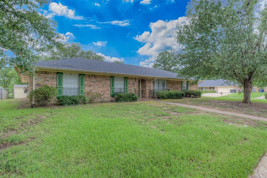 Come check out this Diamond in the Rough. make this house your home! With 4 large bedrooms and 2 full bathrooms it is a clean slate to do whatever improvements you would like to it. Don't miss out on this one for your forever home, located in Southern Hills close to shopping, dining, and entertainment, you can not go wrong. Schedule your private showing today!