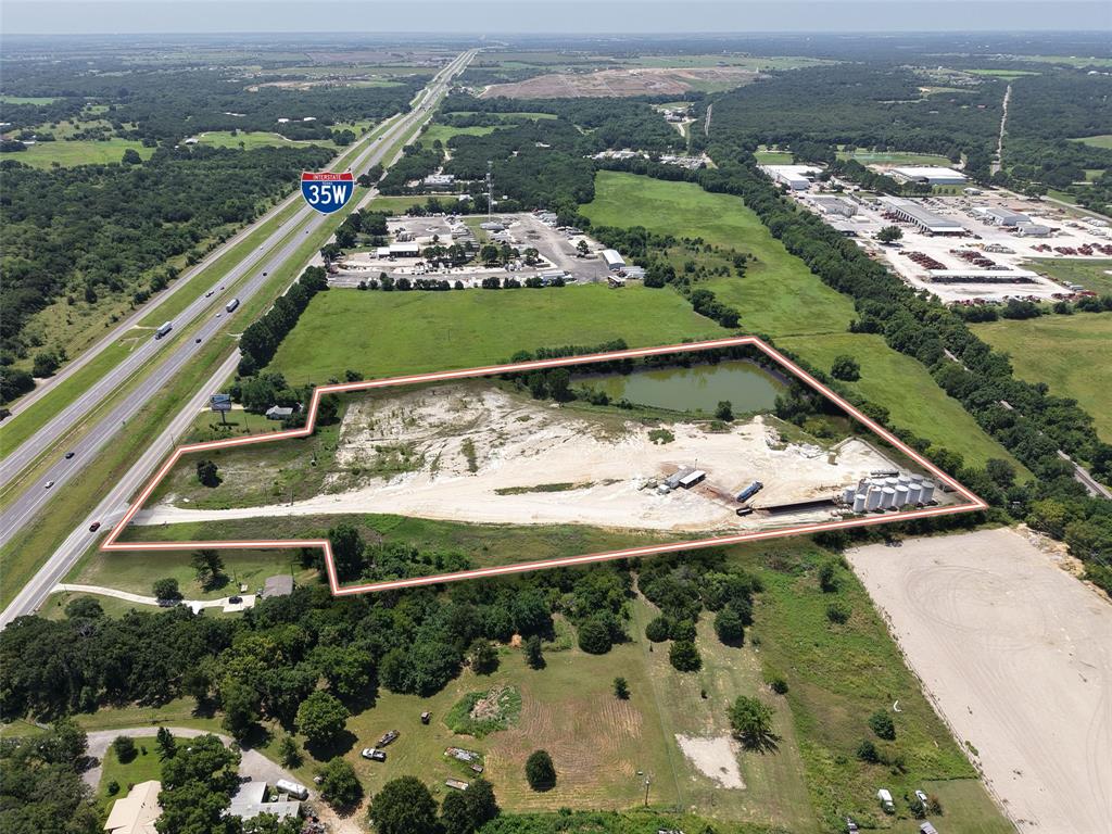 City of Alvarado ETJ
Future Land Use: Commercial-Industrial
Traffic Ct: I-35: ± 50,000 VPD; SH 67 ± 24,060
Frontage: I-35: ± 317’
School District: Alvarado ISD
Utilities: Water & Electric- On Site