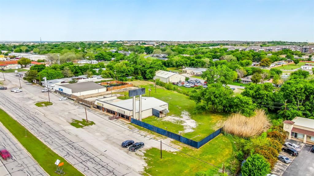 LOCATION LOCATION!
Over 1 acre prime for new business, located across the boulevard from the new Amazon facility. The building is in shell form and ready for finish out, very clean interior. Includes additional concrete foundation for building or activity. High visibility with bill board signage to be seen from loop 820 and Camp Bowie West Boulevard.